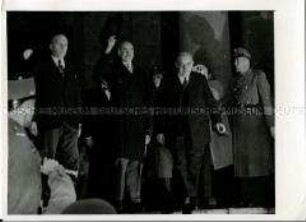 Der amerikanische Außenminister Acheson besucht Berlin