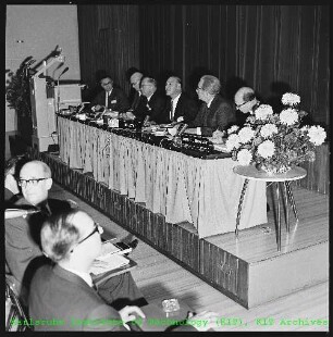 Symposium der International Atomic Energy Agency (IAEA) zum Thema "Fast Reactor Physics and Related Safety Problems" am Kernforschungszentrum Karlsruhe (KfK)