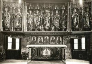 Marienaltar: Verkündigung, Geburt Christi, Anbetung, heilige Sippe (1. Wandlung des Marienaltars); Christus am Ölberg, Dornenkrönung, Kreuzigung, Kreuztragung (2. Wandlung des Altars)