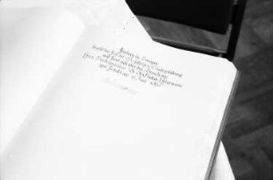 Freiburg: Eintrag ins Goldene Buch