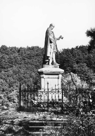 König-Konrad-Denkmal; Villmar, Am Kründ (Landstraße n. Runkel)