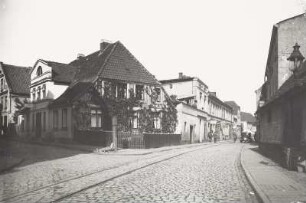 Wohnhaus mit Fassadenbegrünung