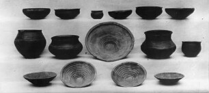 Krüge und Schalen
