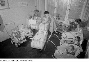 Kinder in Kinderwagen