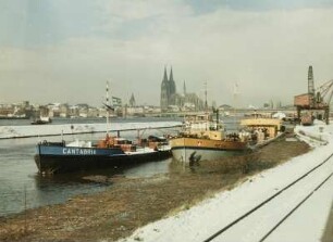 Köln, Blick vom Deutzer hafen auf die linksrheinische Silhouette