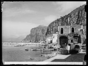 Capri: Marina Grande Blick zur Villa des Tiberius .34