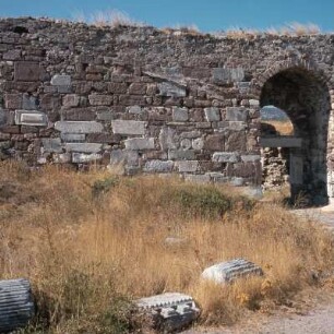 Lesbos, Mytilini, Gattelusi-Kastron, Mauergürtel des Gattelusi-Kastrons aus antiken Spolien