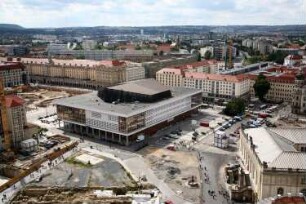 Dresden-Altstadt. Blick von der Kuppel der Frauenkirche über den Kulturpalast nach Südwesten