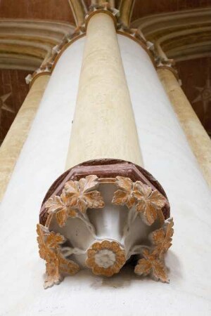 Dienstkonsole mit Laubwerk