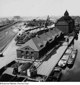 Berlin-Moabit. Westhafen. Speichergebäude