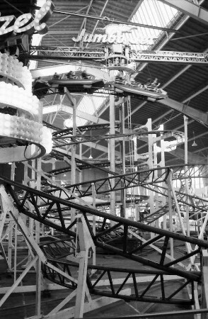 Basel: Mustermesse Hallen, Jumbo Jet, Achterbahn