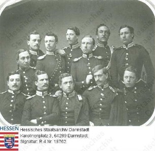 Militär, Hessen / Gruppenaufnahme von großherzoglich hessischen Offizieren / durch Kreuz gekennzeichnet: Christian v. Bechtold (1832-1916), später Major