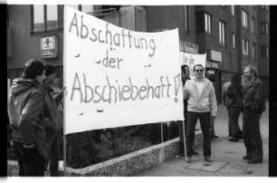 Kleinbildnegativ: Mahnwache, Puttkamerstraße, 1984