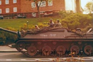 Straßenansicht: Panzer der Bundeswehr