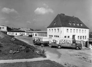 Herzogenaurach. Glockwerk KG. Ansicht mit Lieferfahrzeug