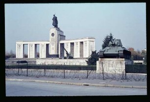 Sowj. Denkmal Tiergarten 28.10.61.