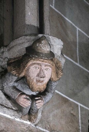Konsolfiguren: Christus und weibliche und männliche Figuren