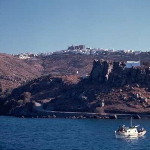 Patmos. 34 km2, Ostgolf, Skala und Chora. E70