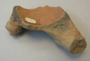 Fragment eines Henkels aus Ton