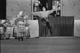 Szenen aus dem Gastspiel des Moissejew-Ensembles , Staatsoper, 05.06.1954