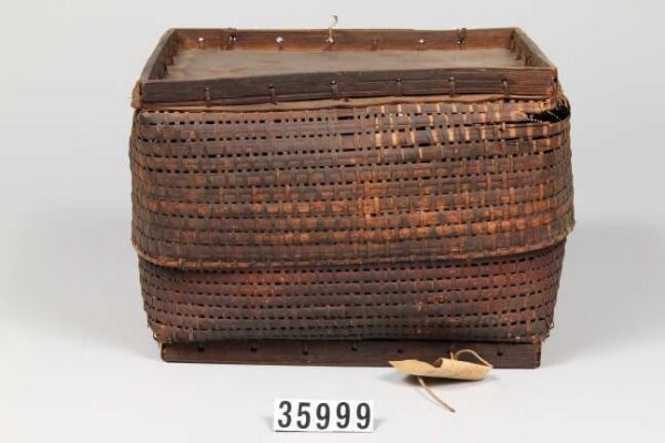 Basket with lid