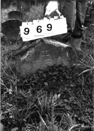 Grabstein 969 (Index: 100099117) Maße HxBxT: 30x46x8 cm Besonderheit: Kindergrab: Grabstein 969