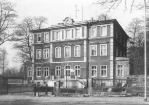 Dresden-Neustadt, Radeberger Straße 53. Wohnhaus. Straßenansicht mit Einfriedung