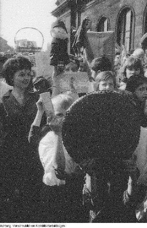 Theater, Film, Rundfunk, Fernsehen: Fernsehspiel "Spielbank", Sowjetischer Film "Erwachsene Kinder", Sowjetische Künstler unterwegs in Dresden, Französische Filmschauspieler, Landessender Dresden, Übertragungswagen, Sprecher, Antennen auf Häuserdächern, Sprecher mit Henrik Beer, Sekretär der Liga der Rotkreuzgesellschaften, Mai 1961 - Oktober 1965 & Königstein, Familie Fülfe und "Struppi", Mai 1961 - Oktober 1965 & Dresden, Modell des Fernsehturms, Architekten: Kurt Nowotny, Hermann Rühle, Johannes Braune, Mai 1961 - Oktober 1965