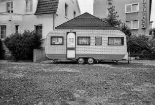 Werbe-Trailer, Innenstadt Bielefeld, Hinterhof beim Jahnplatz