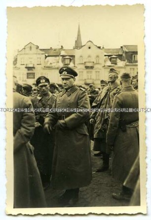 Wehrmachtssoldaten und -offiziere in der polnischen Stadt Bochnia