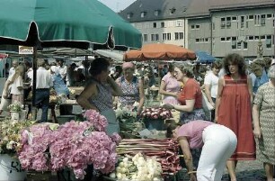 Freiburg i. Br.: Münsterplatz: Marktszenen