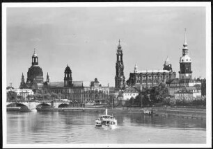 Dresden, Elbe : Blick vom Neustädter Elbufer in Höhe des Japanischen Palais nach Südosten gegen die Silhouette der Dresdner Altstadt