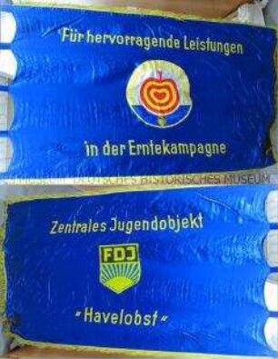 Ehrenbanner der Freien Deutschen Jugend an das Zentrale Jugendobjekt Havelobst