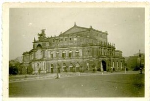 Dresden-Altstadt, Theaterplatz. Opernhaus (1871-1878; G. Semper, M. Semper)
