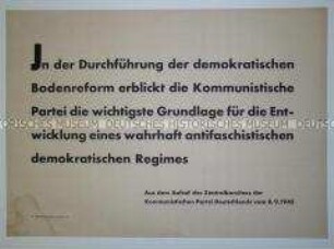 Maueranschlag mit einem Zitat aus dem Aufruf der KPD zur Bodenreform