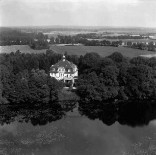 Gut Heinrichshof: im Vordergrund ein See