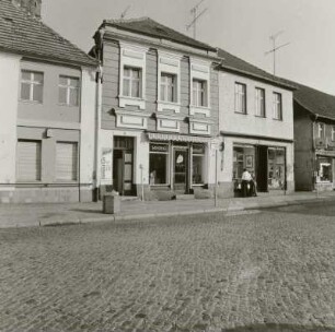 Wohnhäuser mit Läden : Beeskow (Landkreis Oder-Spree), Markt 9/8. Wohnhäuser mit Läden. Straßenansicht