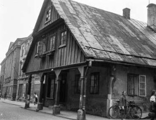Hohenelbe, Hauptstraße : Hohenelbe (Vrchlabi/Tschechische Republik). Laubenhaus an der Hauptstraße
