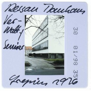 Dessau, Bauhaus : Handwerkerschule, Nordfassade von Westen