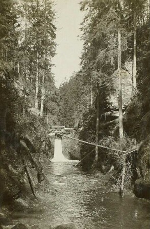Hinterhermsdorf, Obere Schleuse : Sächsische Schweiz. Hinterhermsdorf, Obere Schleuse. Wasserdurchlass im Straudamm der Kirnitzsch