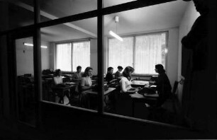 [Freiburg: Berlitz Schule; Schreibmaschinenraum]
