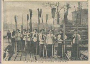 Ruderinnen in einheitlicher Sportkleidung