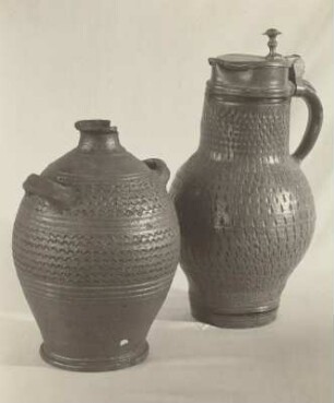 Flasche und Bierkrug
