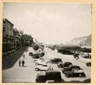 Straße mit parkenden Autos in Koblenz