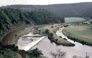Staustufe Kirschhofen/Lahn mit festem Doppelwehr