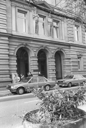 Prozess vor dem Schwurgericht Karlsruhe gegen den der. Entführung und des Mordes an der elfjährigen Cornelia Becker aus Weingarten angeklagten Dipl.-Volkswirt Günther Adler aus Durlach