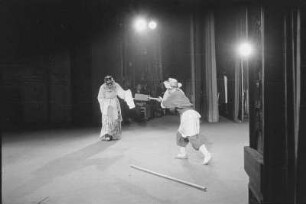Szenenbilder aus der "Peking-Oper" , Komische Oper Berlin, 1956 : Gastspiel mit Tänzen, Instrumentalmusik, Arien und Volksliedern