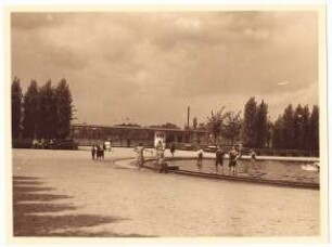 Stadtpark, Hindenburg: Großes rundes Wasserbecken sowie Pergola