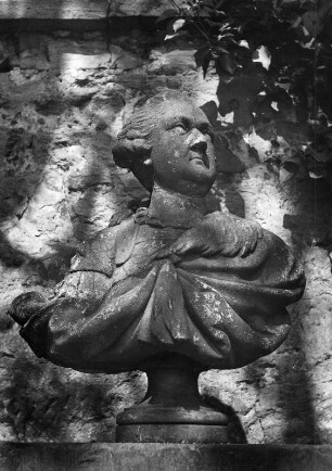 Büste des Kurfürsten Karl Theodor : Büste des Kurfürsten Karl Theodor. Stein (vor 1799). Neustadt an der Weinstraße-Mußbach, Schlosspark