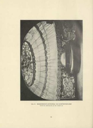 Abb. 87. Marmorhaus-Lichtspiele am Kurfürstendamm. Foyer im Anschluss an die Vorhalle